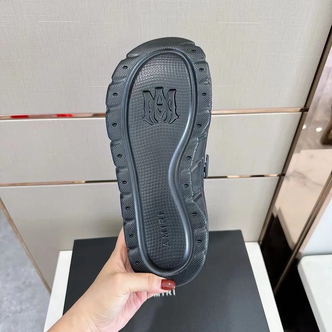 Men's shoes 💰P320💰amiri high-end boutique luxury slippers, 1:1 high-end quality, casual and sunny, loose and comfortable, the highest version of high-quality boutique, a must-have in summer! Code number: 39--46